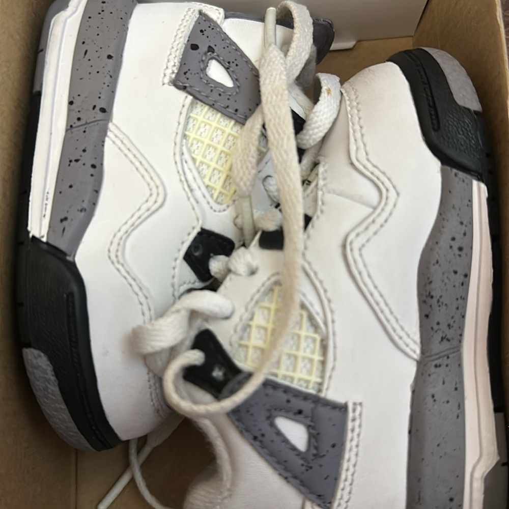 2011 baby Jordan retro 4 cement. Size 3